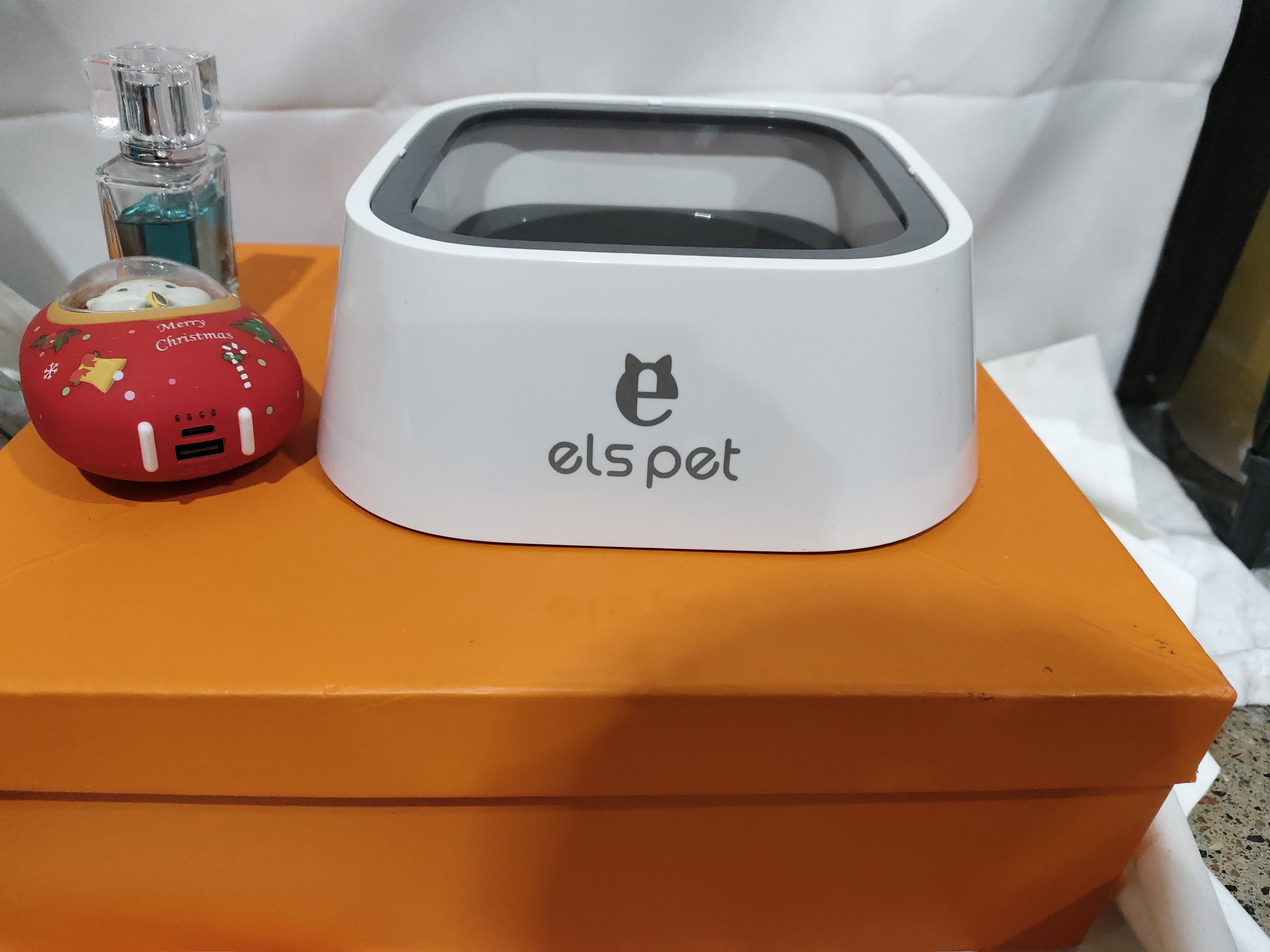 Portable Dog Bowl Pet Floating Bowl Splash-proof